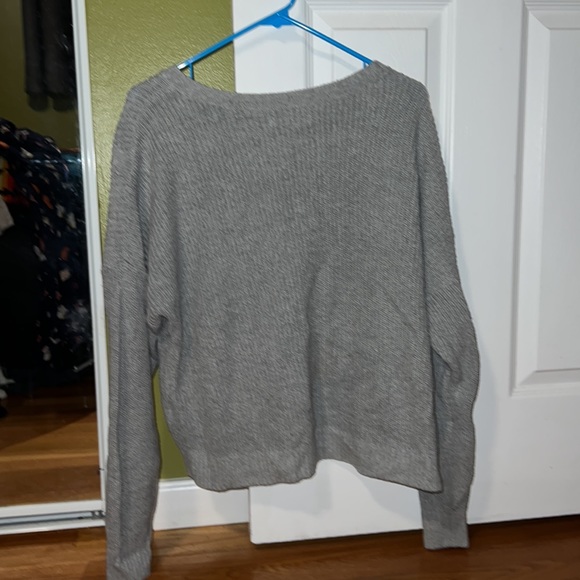 Hollister Chunky Knit Variegated Gray/white Cropped Sweater Womens size XL - Picture 2 of 3
